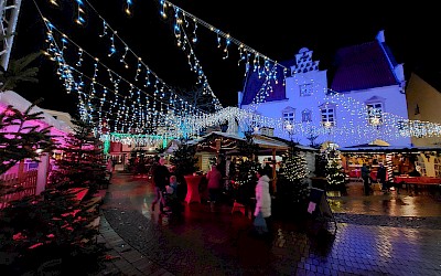 Marktplatz mit Sternenhimmel
